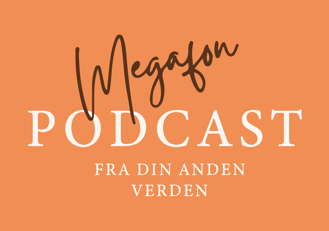 Orange baggrund med teksten "megafon Podcast"