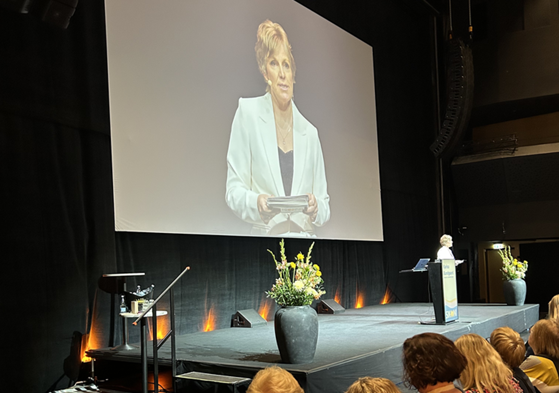 Autismeforeningens formand, Karina Bundgaard, afholder åbningstalen på årets sikon konference