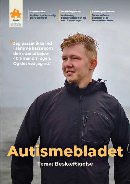 Ung mand i sort jakke kigger lidt til siden for fotografen. Tekst: Autismebladet, teme: beskæftigelse