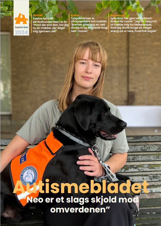 Forsidebillede på Autismebladet 2024 nr. 3: Portrætfoto af Katrine og servicehunden Neo