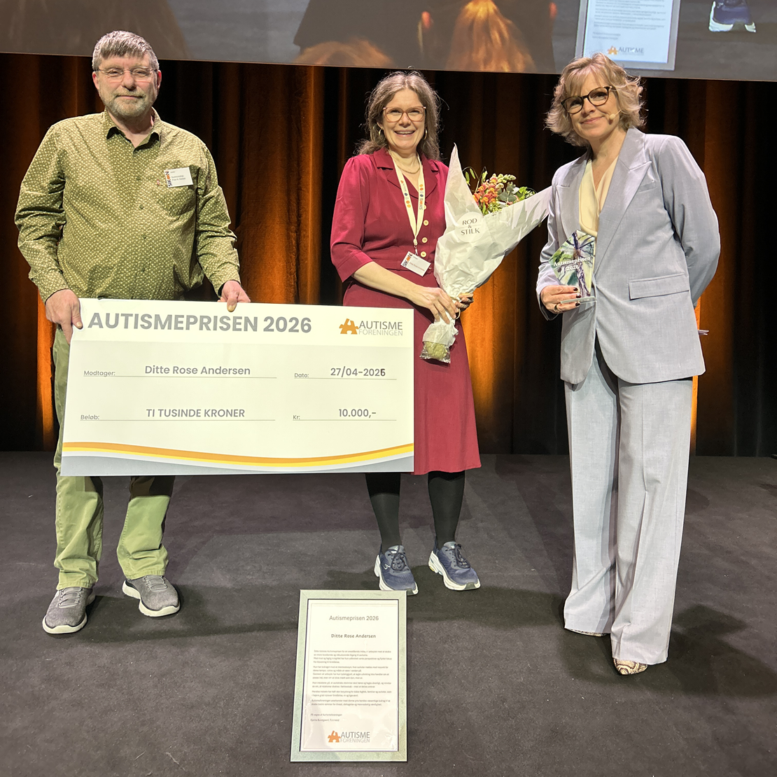 Autismeprisen overrækkes til Ditte Rose på Autismeforeningens Sikon konference 2026.